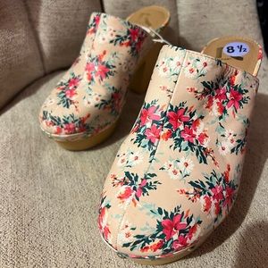 Colorful flowers heels size:8.5